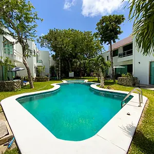 villa-whith-pool-in-playa-del-carmen-for-20-pax-by.quintano-roohotels.com/